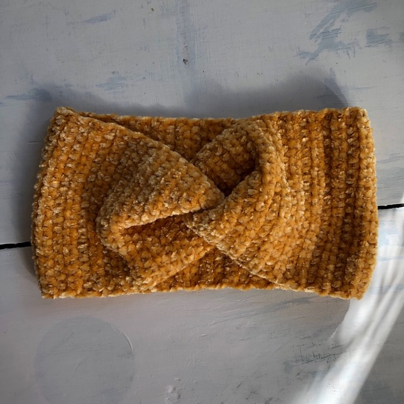 Handmade Velvet Headband - Picture 5 of 7